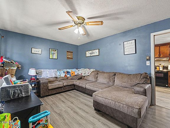 4th image of 1461 Hill Road