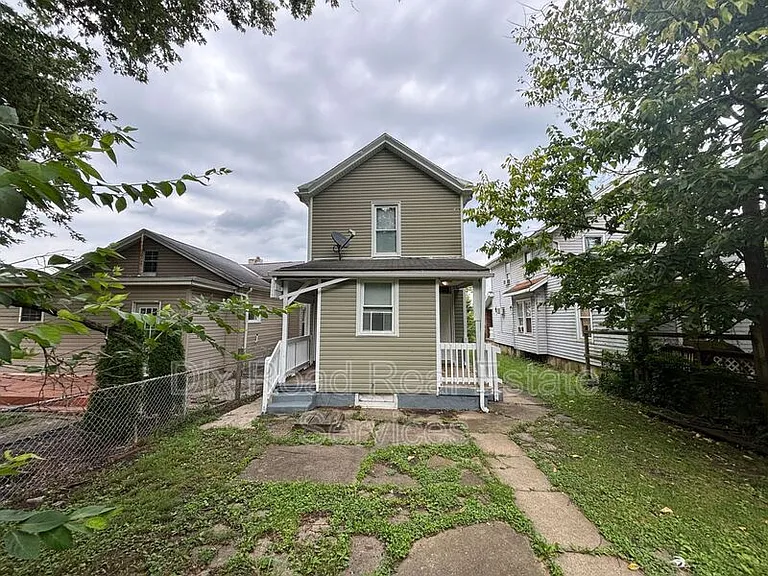 411 Millikin St — Photo 4