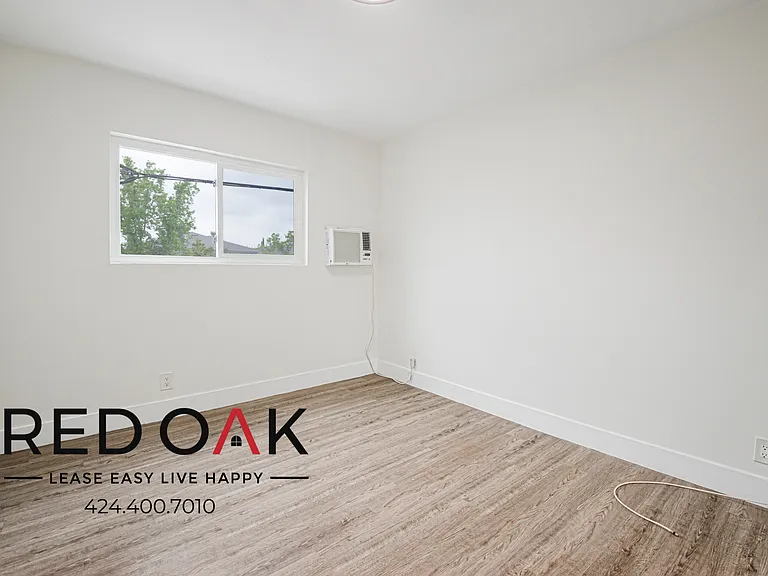 4070 Venice Blvd #9 — Photo 17