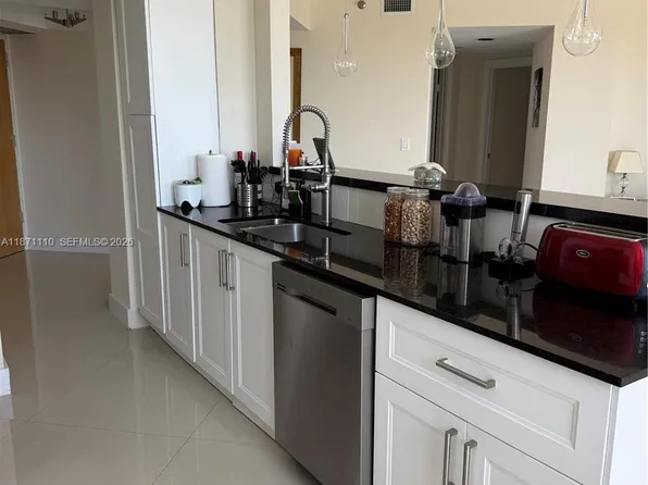 20185 E Country Club Dr APT 510, Aventura, FL 33180