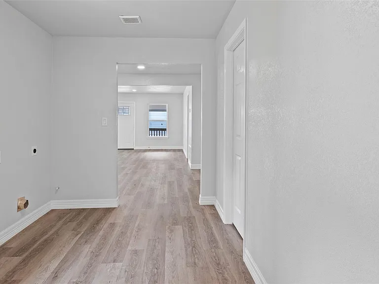 524 Dunnam Ave — Photo 8