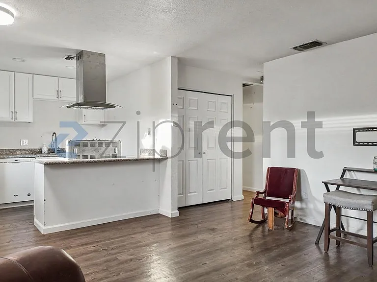 203 Lualan Ln #L-D — Photo 3