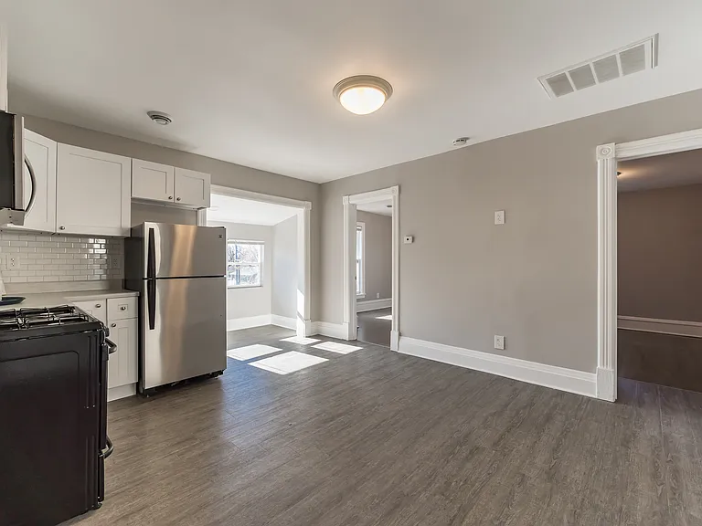 138 8th Ave NE #2 — Photo 1