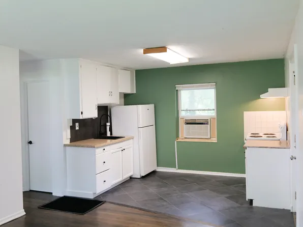 1037 N Justice St, Hendersonville, NC 28791