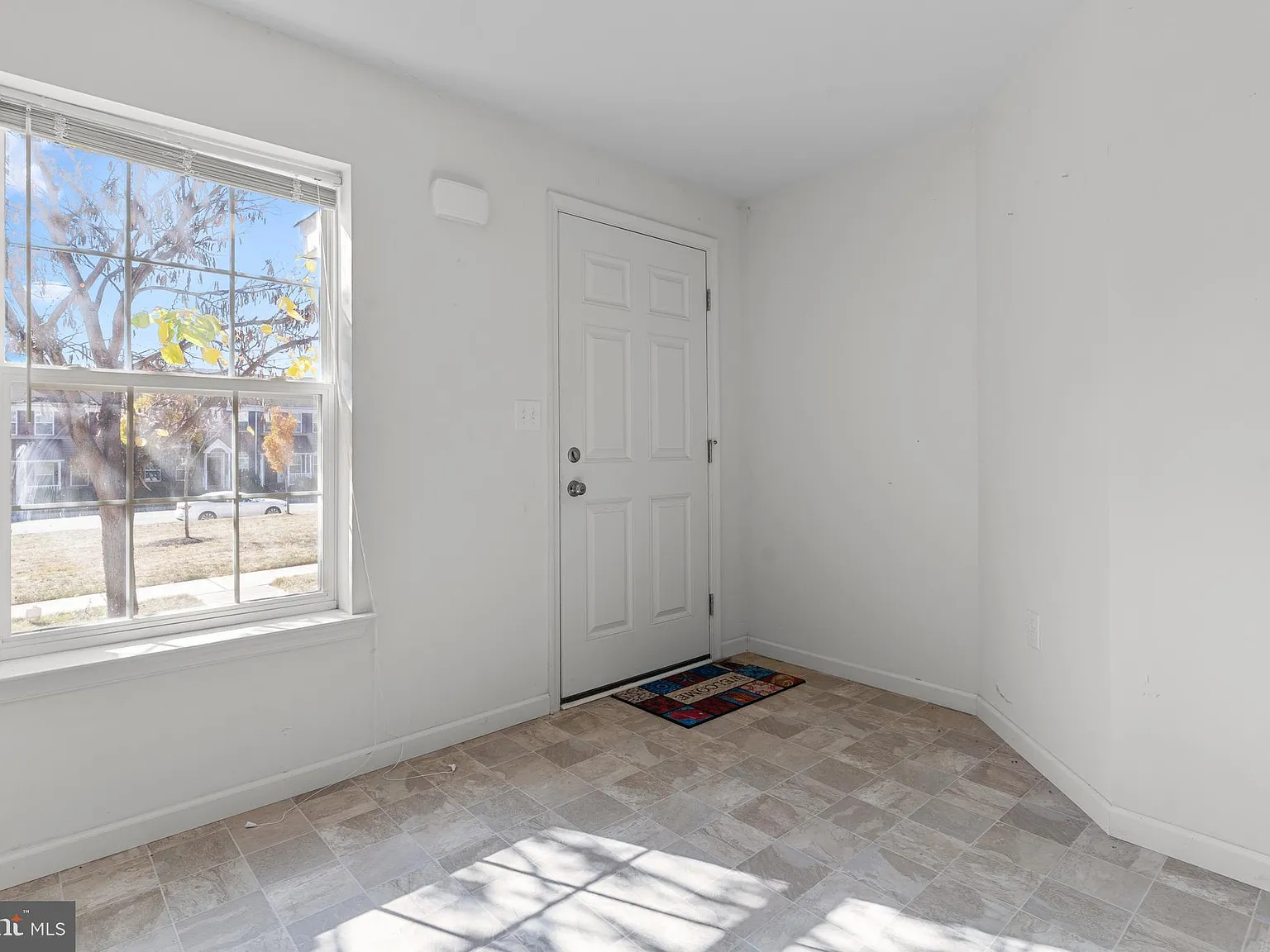 3 bed, 2.5 bath, 2088 sqft, $2,800 — Photo 4