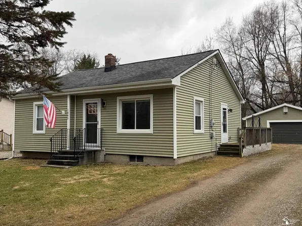 1009 N Lemen St, Fenton, MI 48430