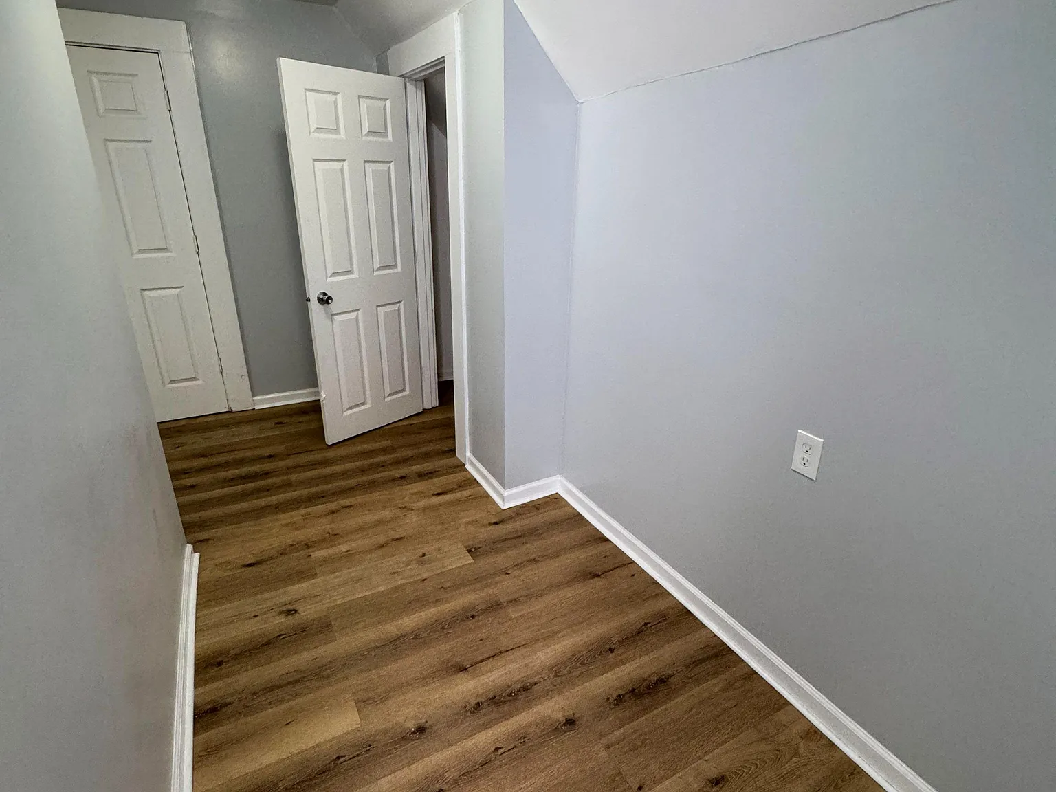 4 bed, 2.0 bath, 1100 sqft, $1,001 — Photo 2