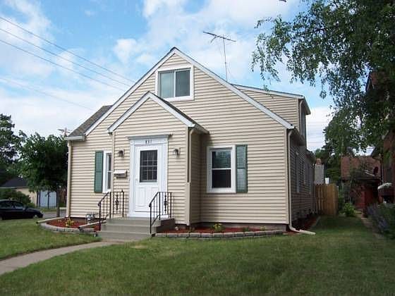 1st image of 831 13th Ave S