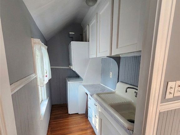 2nd image of 109 Cleveland St