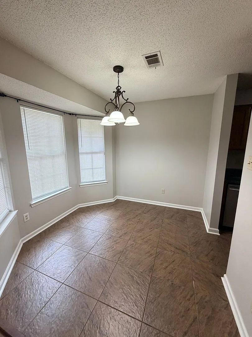3201 Stivers — Photo 3