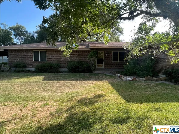 215 Shadow Ln, Victoria, TX 77905