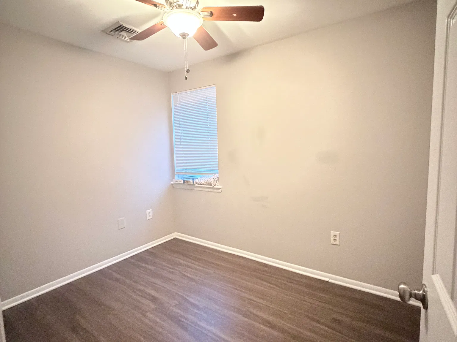 1 bed, 900 sqft, $650 — Photo 3