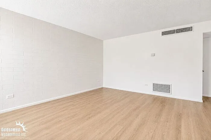2041 W Berridge Ln #1 — Photo 4