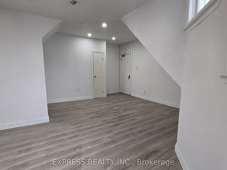 252 James St S #301 — Photo 10