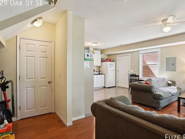629 Oak St SE #1 — Photo 9