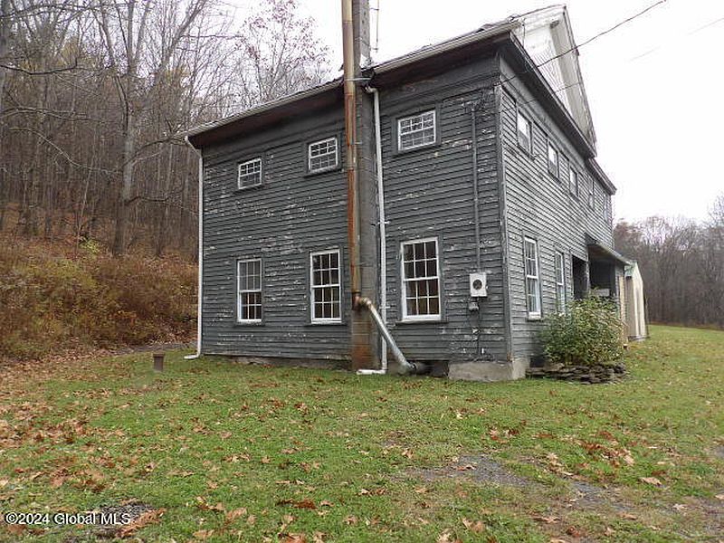 3rd image of 331 Mud Lake Road