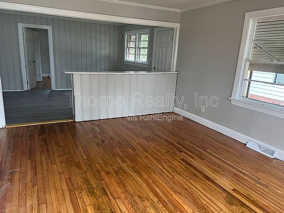 2nd image of 1328 S Franklin St