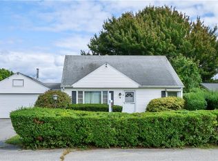 86 Douglas Ave, Portsmouth, RI 02871