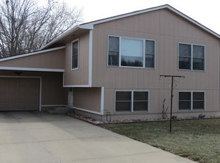 1113 E 14th St, Yankton, SD 57078