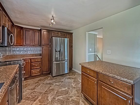 3rd image of 308 Welsh Rd