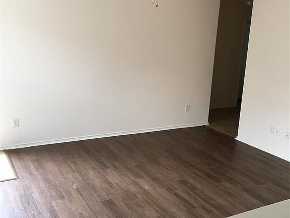 3rd image of 303 Bonnie Ct
