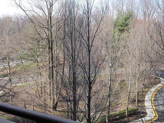 5th image of 10101 Grosvenor Pl APT 502