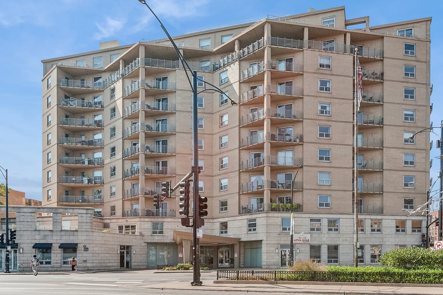 4350 N Broadway St APT 407 photo 1