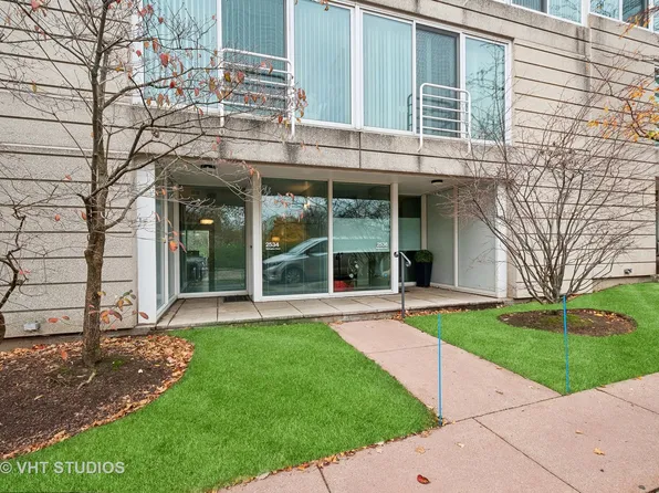 2534 Wellington Ct, Evanston, IL 60201