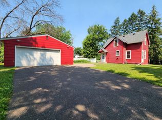 168 5th St NW, Forest Lake, MN 55025