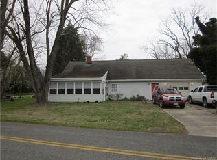 1 Bellevue Rd, Kilmarnock, VA 22482