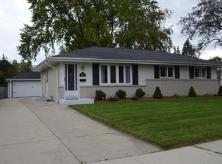 N89W15809 Cleveland Ave, Menomonee Falls, WI 53051