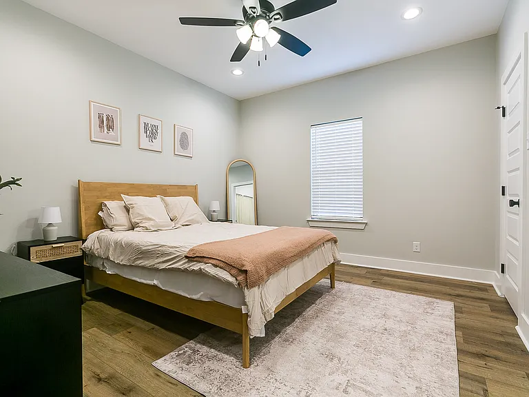 1045 Holiday Dr — Photo 23