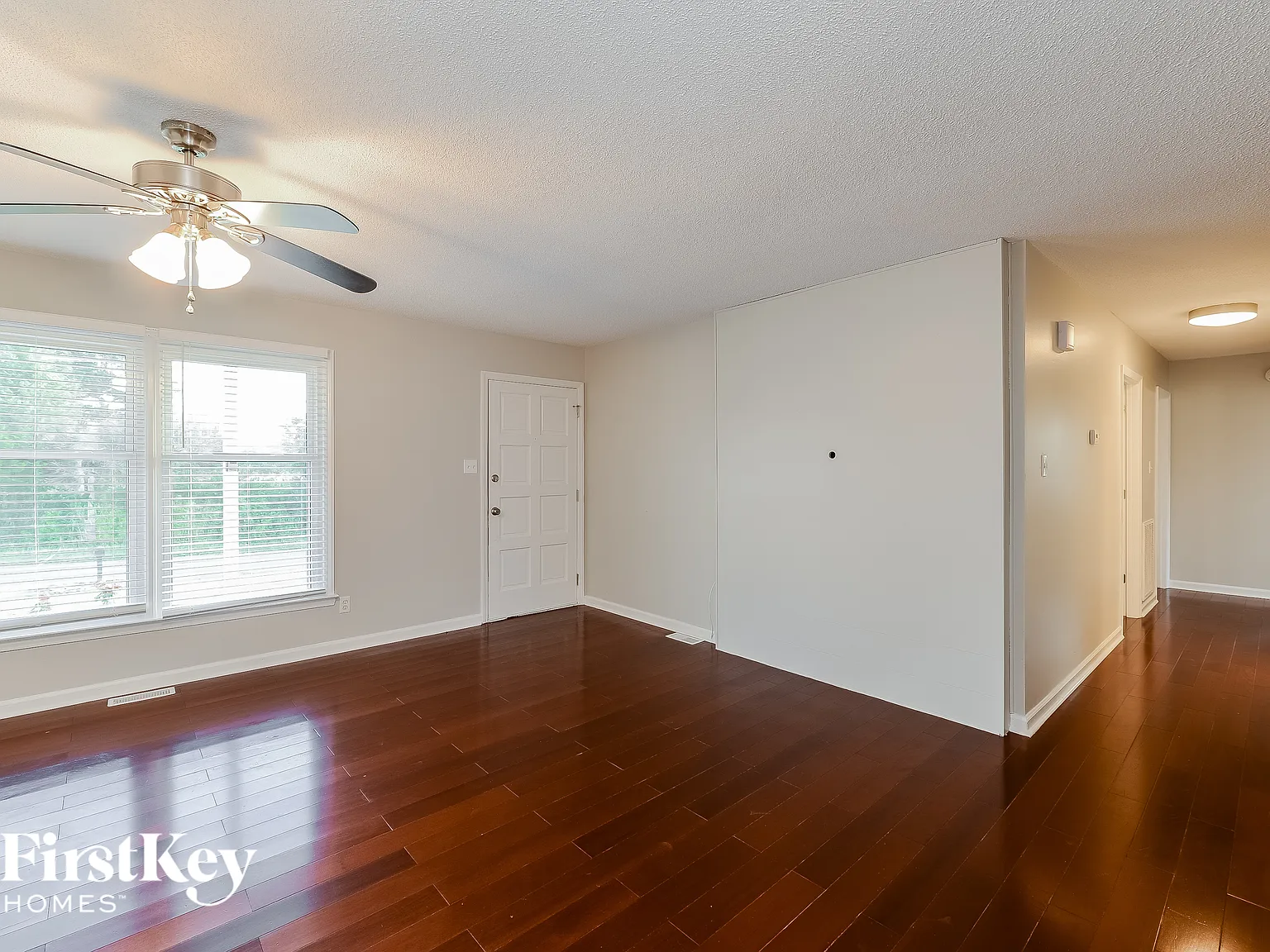 3 bed, 2.0 bath, 1439 sqft, $2,090 — Photo 3