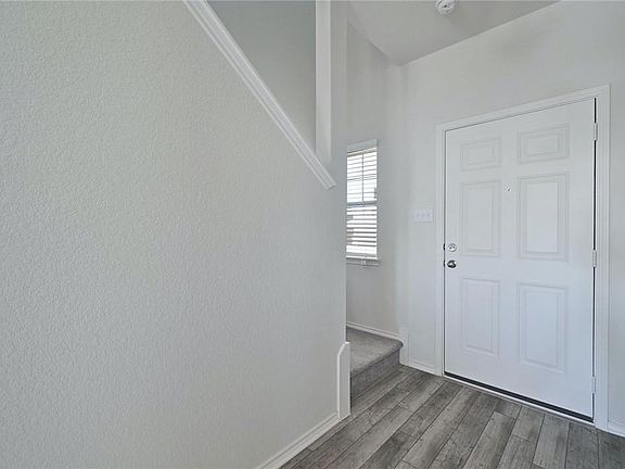 5th image of 147 Longstraw Dr