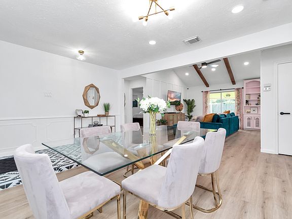 5th image of 2718 Lazy Spring Dr