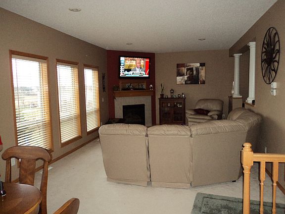 living room w/fireplace