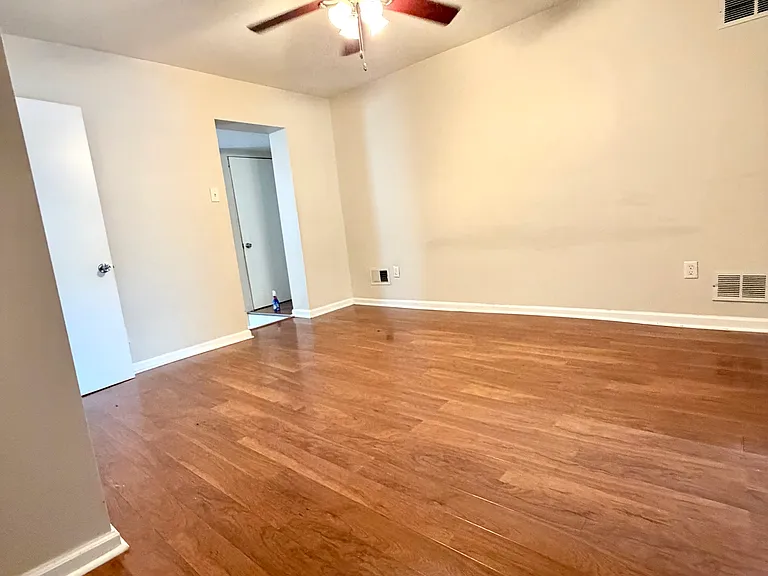 1202 Sarah St #1 — Photo 7