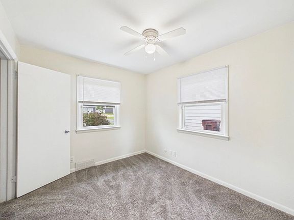 3rd image of 121 Marquette Rd