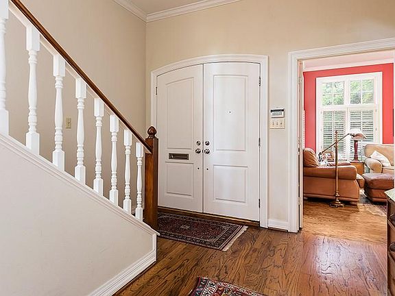 3rd image of 3548 Rosedale Ave