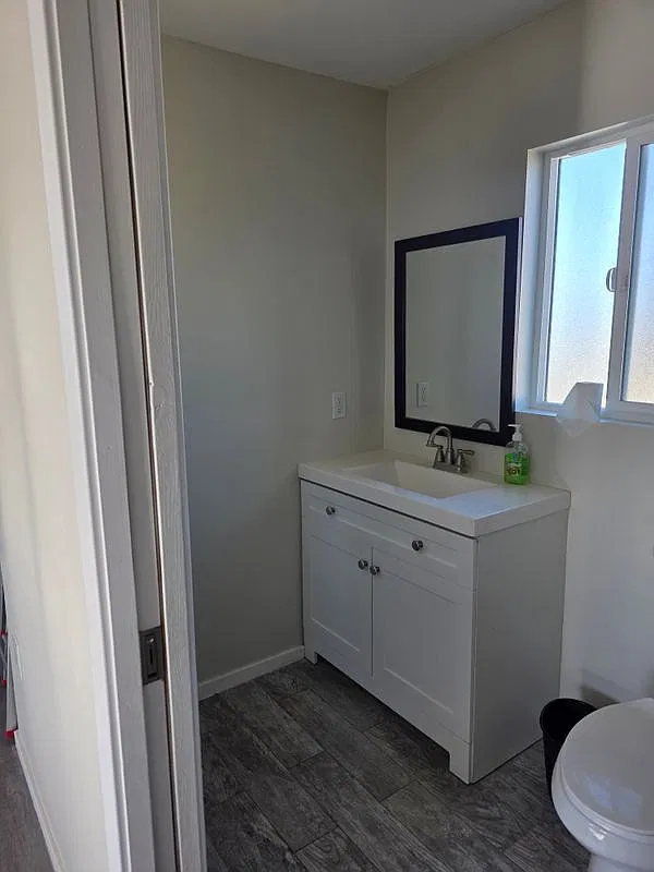 1 bed, 1.0 bath, 450 sqft, $2,100 — Photo 2