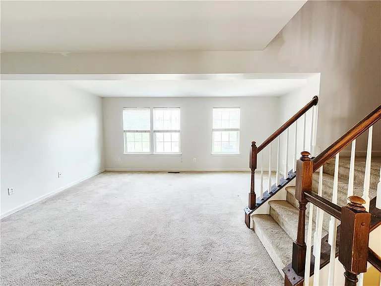 1073 Sparrow Way — Photo 15