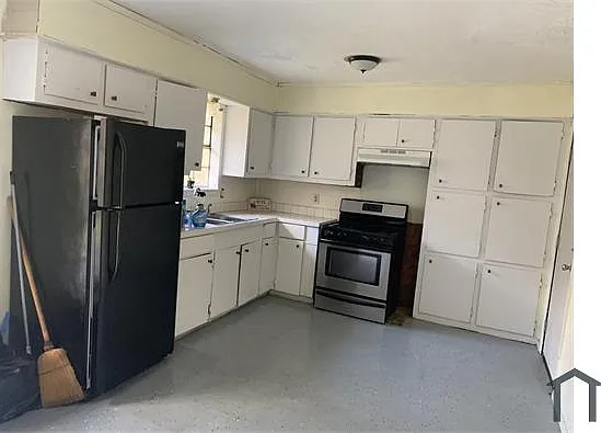 3 bed, 1000 sqft, $1,000 — Photo 2