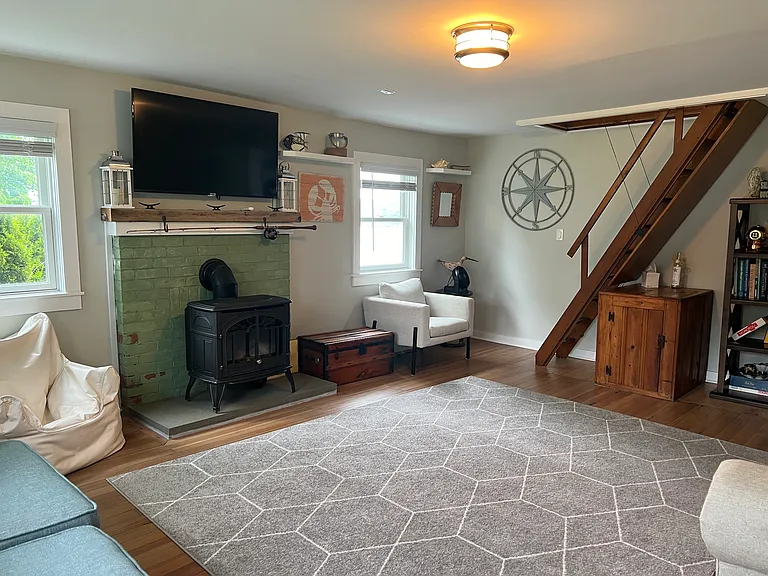 61 Old Black Point Rd — Photo 12