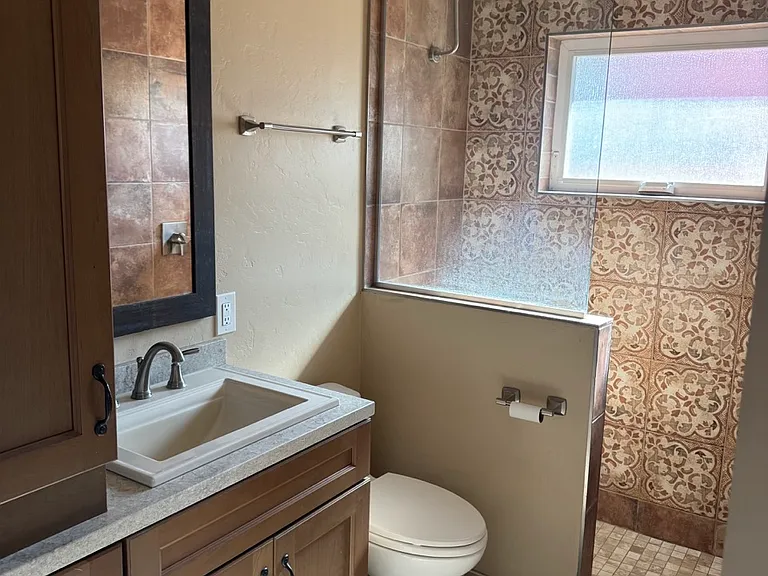 2048 E 6th St #2048 — Photo 16