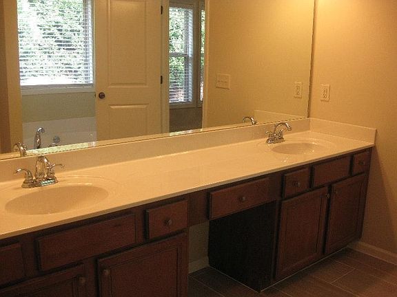 5th image of 416 Belmont Way