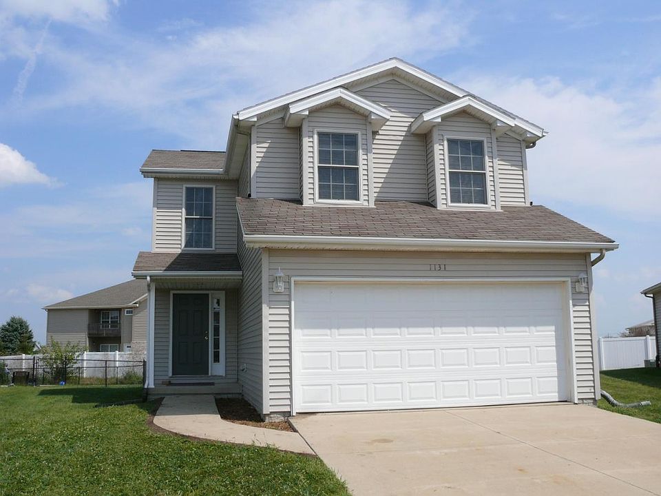 Detached, single family house w. 2 car garage