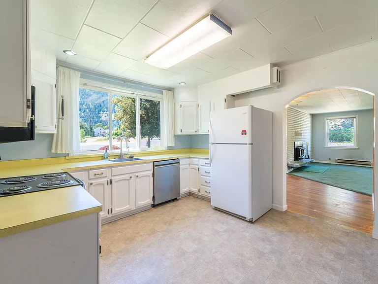 505 Birch St — Photo 2