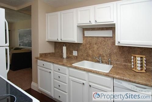 3rd image of 739 N Lafayette Dr