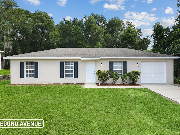 703 W Chelsea St — Photo 1
