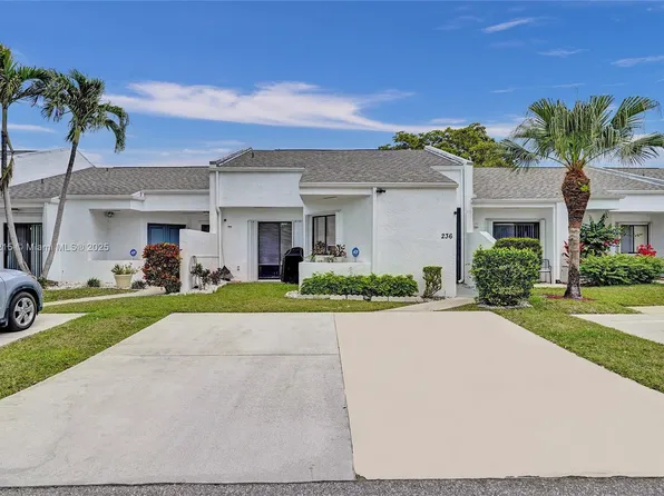 236 Par Dr, Royal Palm Beach, FL 33411